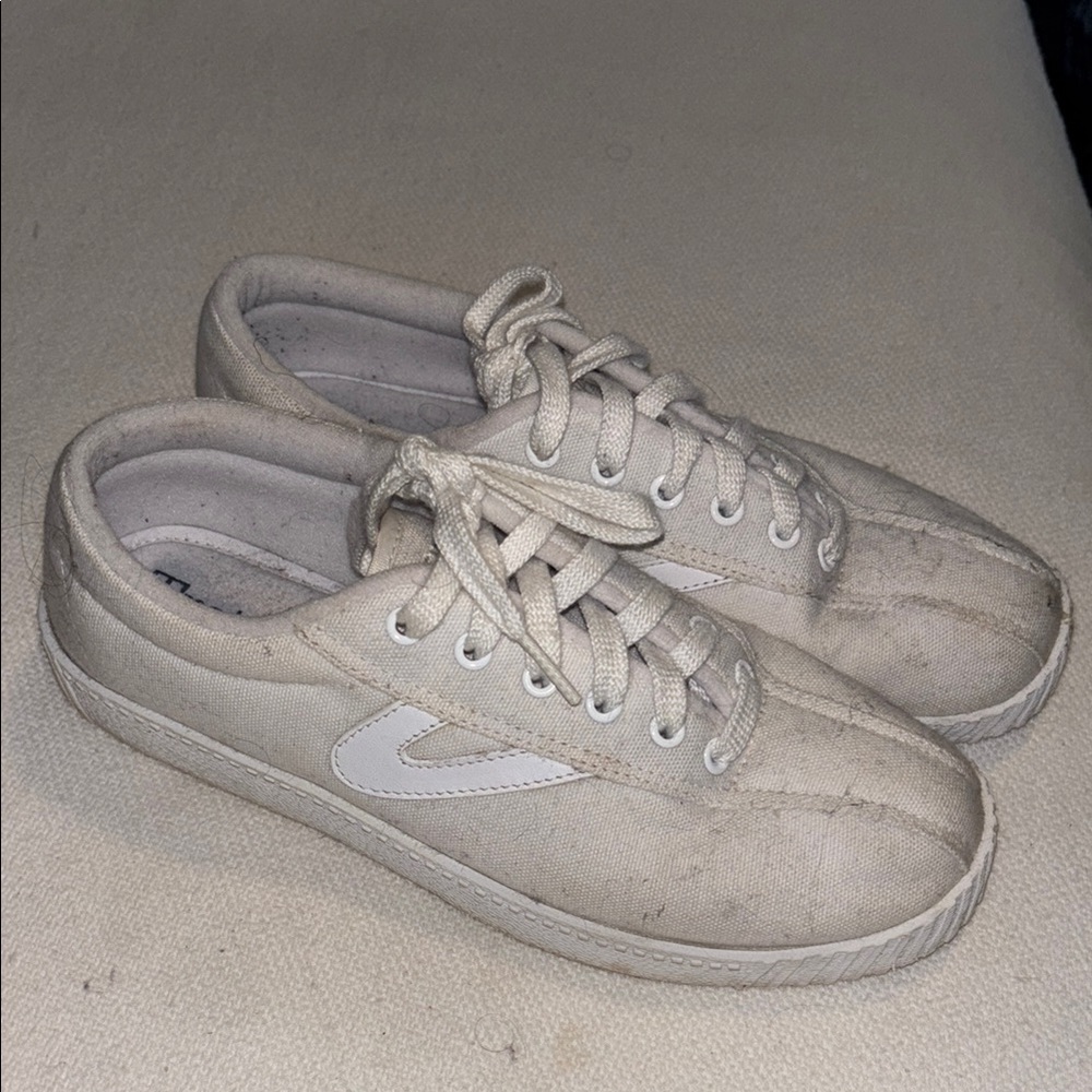 Tretorn White Athletic Shoes Minimalist Design